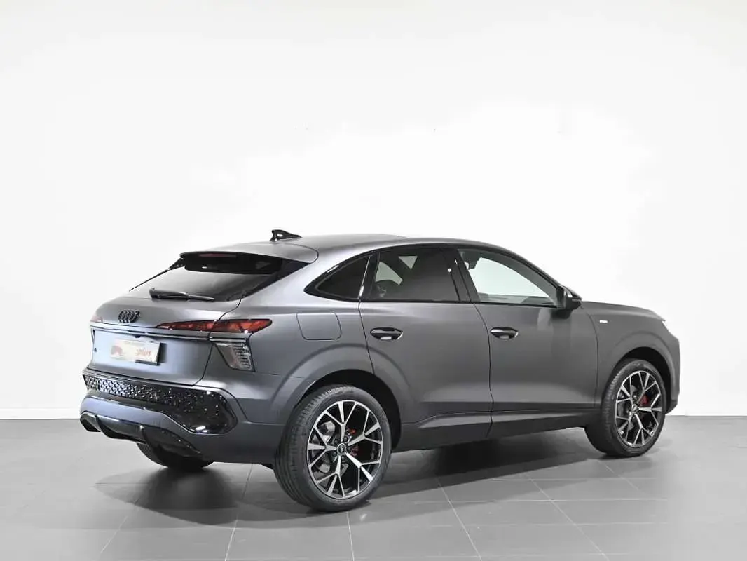 Usado Audi Q3 Sportback S-Line 272 CV (200 kW) 2026 Gris SUV