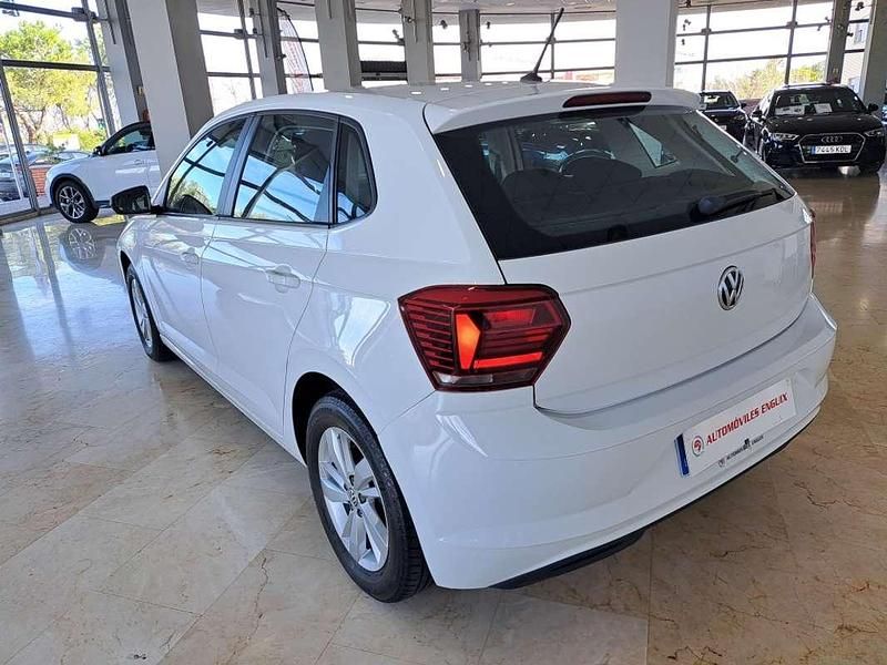 Używany VW Polo Edition 75 KM (55 kW) 2018 Biały Sedan/Limuzyna
