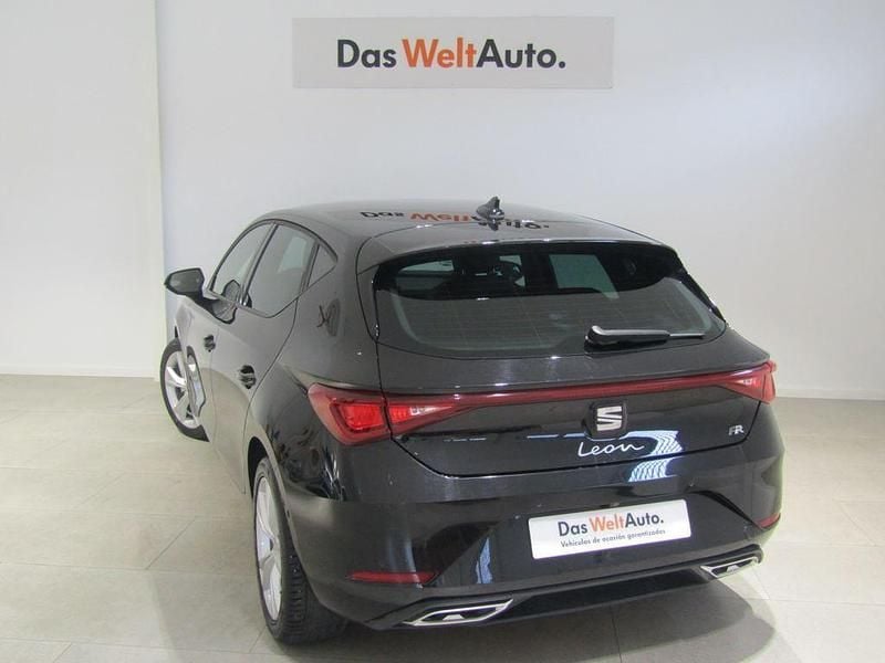 Usado Seat Leon FR 116 CV (85 kW) 2025 Negro Berlina