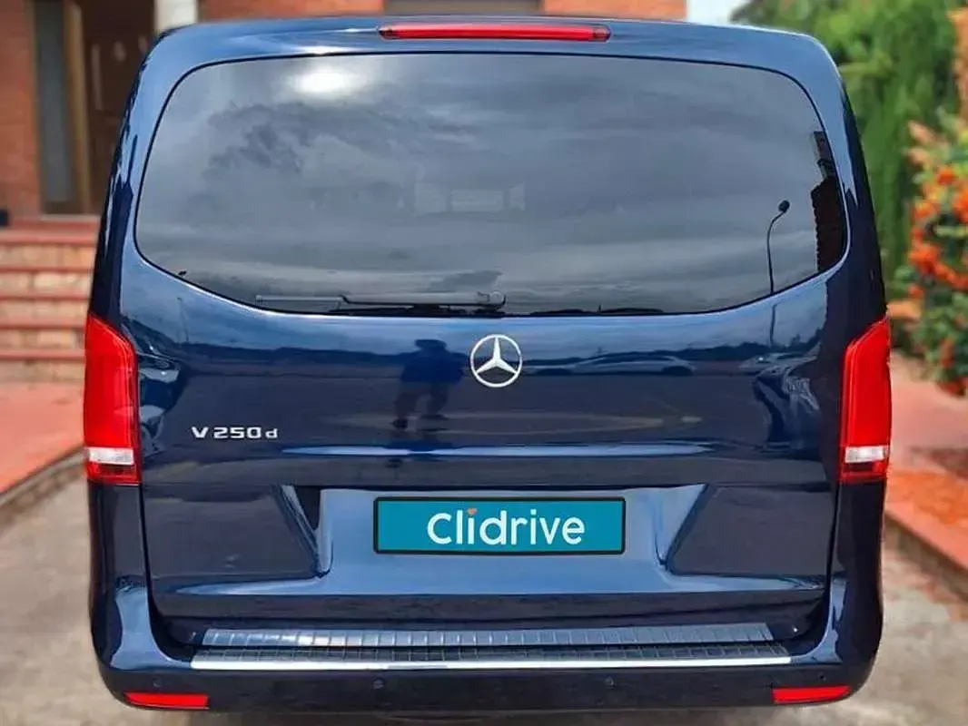 Usado Mercedes V250 Avantgarde 190 CV (139 kW) 2020 Azul Monovolumen