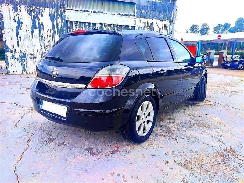Usado Opel Astra Enjoy 105 CV (77 kW) 2007 Negro Berlina
