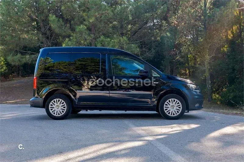 Usado VW Caddy Beach 102 CV (75 kW) 2016 Negro Monovolumen