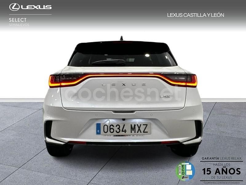 Usado Lexus LBX 136 CV (100 kW) 2025 Blanco SUV