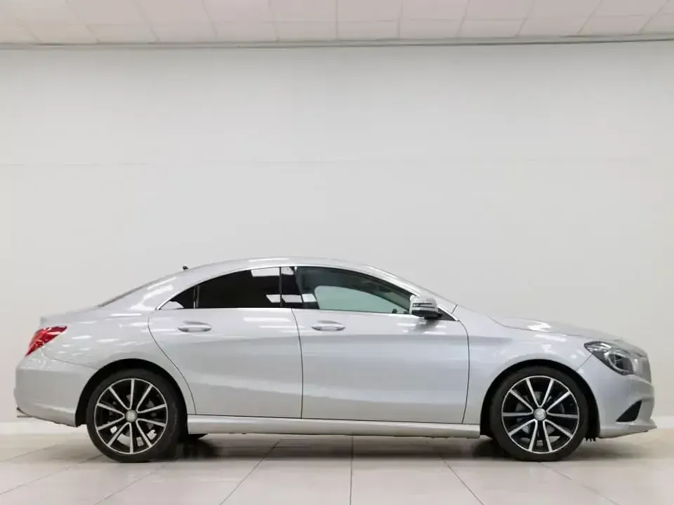 Usado Mercedes CLA200 136 CV (100 kW) 2016 Gris Berlina