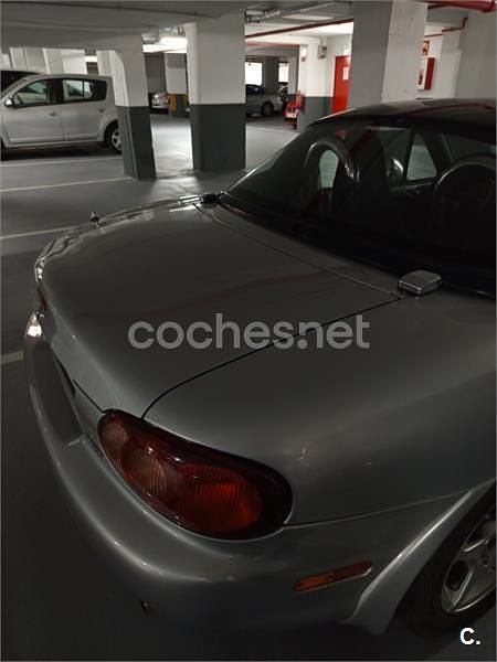Usado Mazda MX5 Exclusive 110 CV (80 kW) 2002 Gris / plata Descapotable