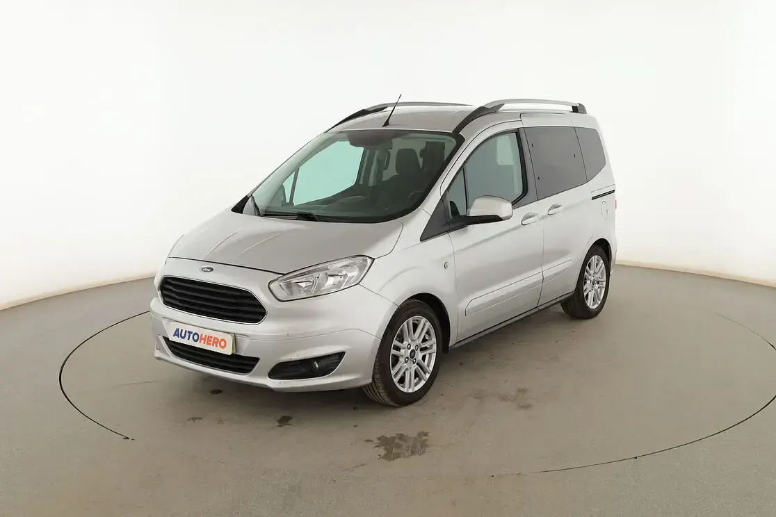 Usado Ford Tourneo Courier Titanium 100 CV (73 kW) 2018 Monovolumen