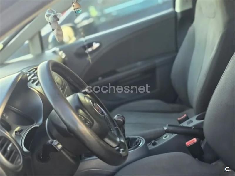 Usado Seat Leon Sport 105 CV (77 kW) 2007 Negro Berlina