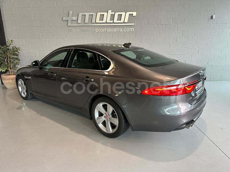 Usado Jaguar XF Prestige 180 CV (132 kW) 2016 Gris / plata Berlina