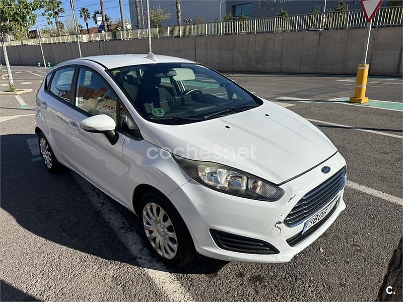 Usado Ford Fiesta Trend 60 CV (44 kW) 2014 Blanco Utilitario