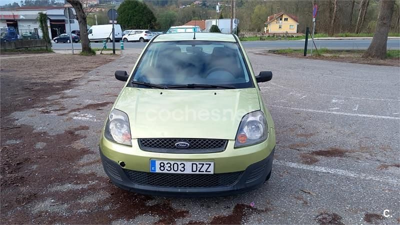 Verde Usado 2006 Ford Fiesta Trend Coupe | 1950 € - Imagen 1/4