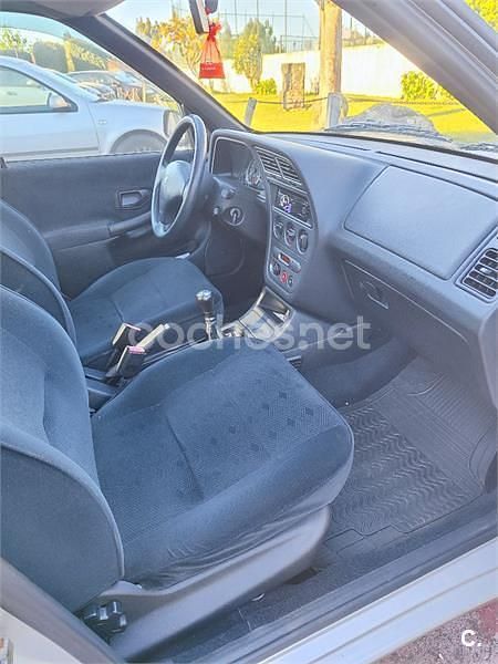 Usado Peugeot 306 70 CV (51 kW) 2000 Gris / plata Berlina