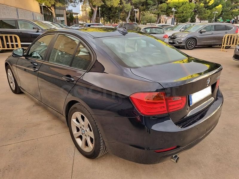 Usado BMW 318 143 CV (105 kW) 2014 Azul Berlina