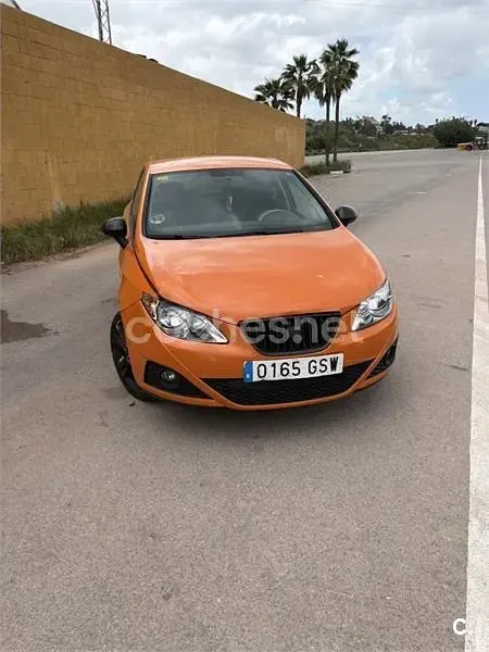 Usado Seat Ibiza Style 105 CV (77 kW) 2010 Naranja Berlina