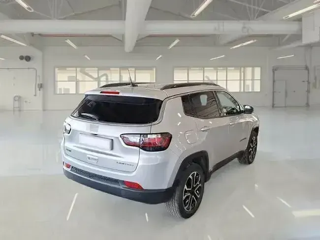 Usado Jeep Compass Limited 190 CV (139 kW) 2022 Gris SUV