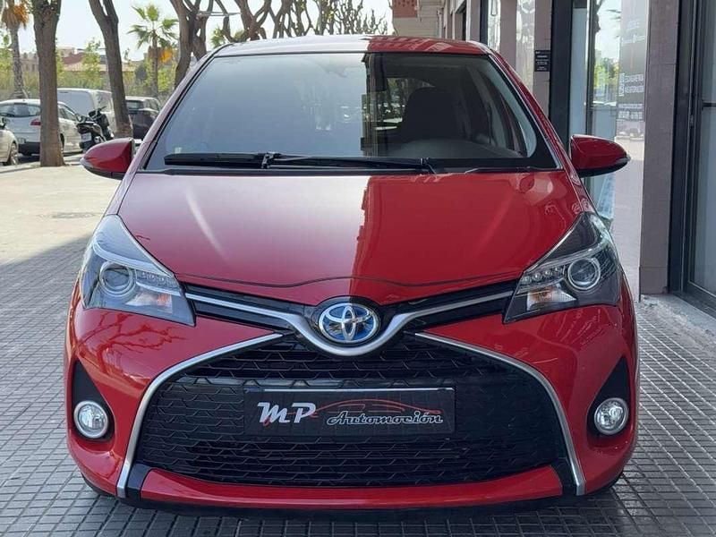 Usado Toyota Yaris Hybrid 100 CV (73 kW) 2016 Rojo Utilitario