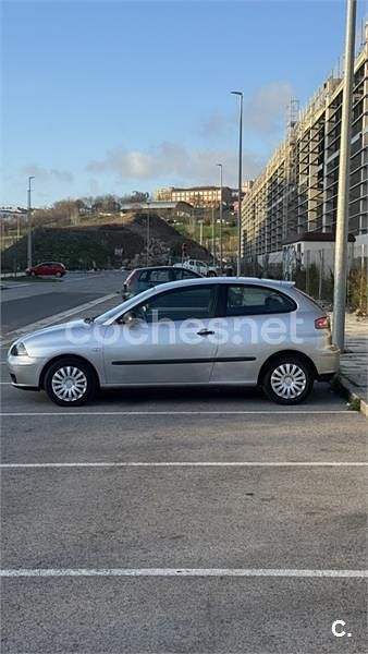 Usado Seat Ibiza Reference 75 CV (55 kW) 2003 Gris / plata Utilitario