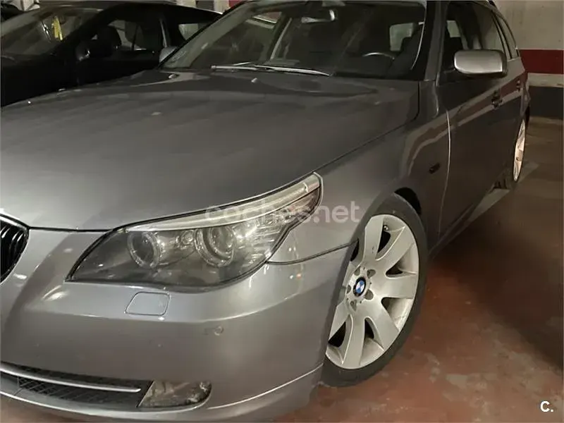 Usado BMW 523 177 CV (130 kW) 2008 Gris / plata Familiar