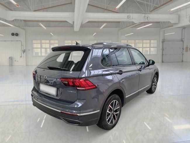Usado VW Tiguan Life 245 CV (180 kW) 2023 Gris / plata SUV