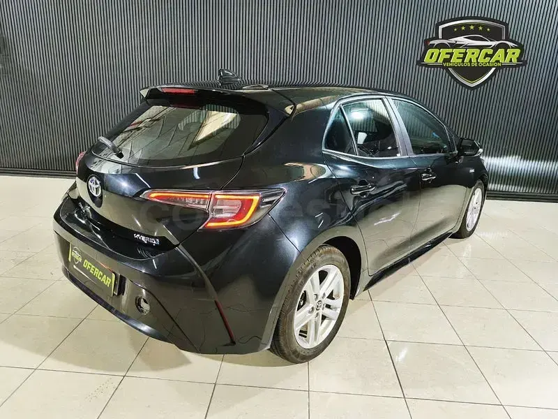 Usado Toyota Corolla Active 122 CV (89 kW) 2022 Negro Berlina