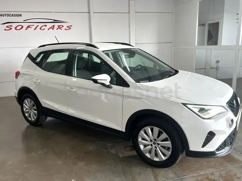 Usado Seat Arona Style 110 CV (80 kW) 2023 Blanco SUV
