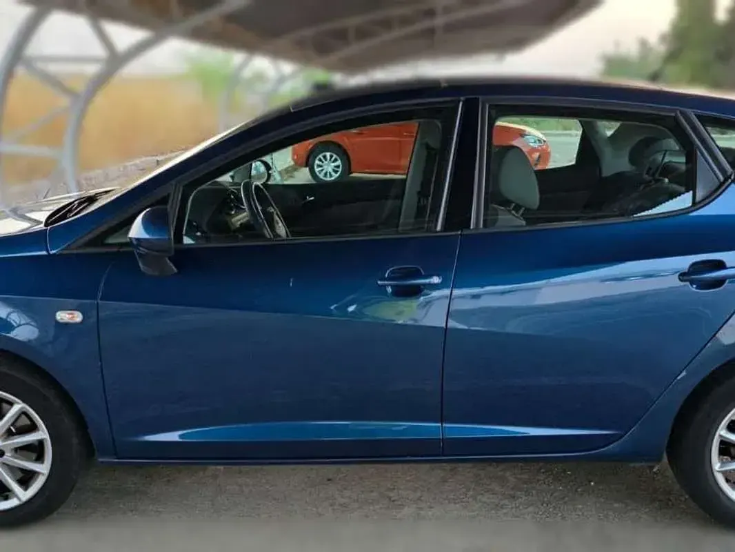 Usado Seat Ibiza Style 105 CV (77 kW) 2016 Azul Berlina