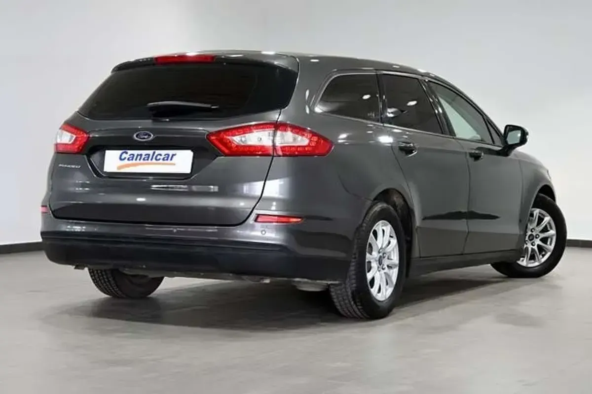 Usado Ford Mondeo Titanium 179 CV (131 kW) 2017 Gris Berlina