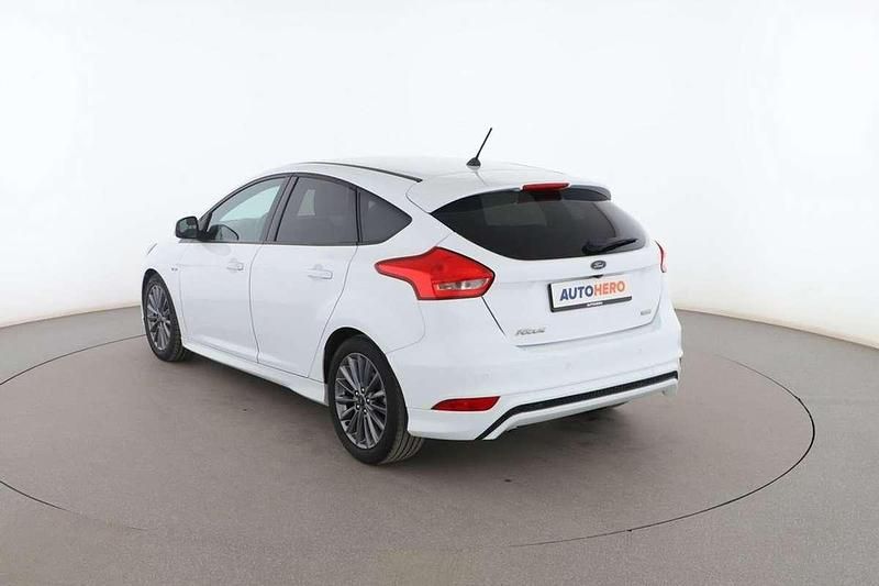 Usado Ford Focus ST-Line 126 CV (92 kW) 2017 Blanco Berlina