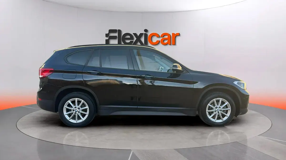 Używany BMW X1 116 KM (85 kW) 2021 Czarny SUV
