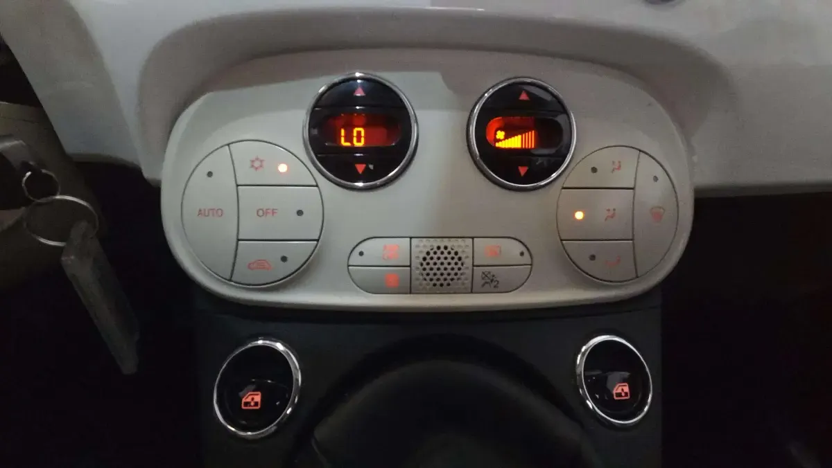 Usado Fiat 500 Dolcevita 71 CV (52 kW) 2023 Blanco Berlina