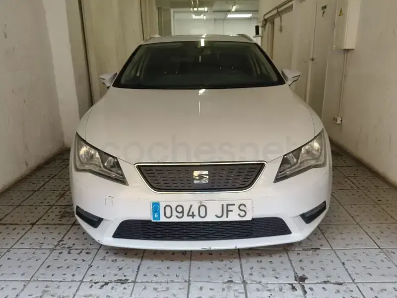Usado Seat Leon Ecomotive 110 CV (80 kW) 2015 Blanco Familiar
