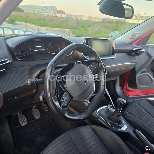 Usado Peugeot 2008 Allure 100 CV (73 kW) 2021 Rojo SUV