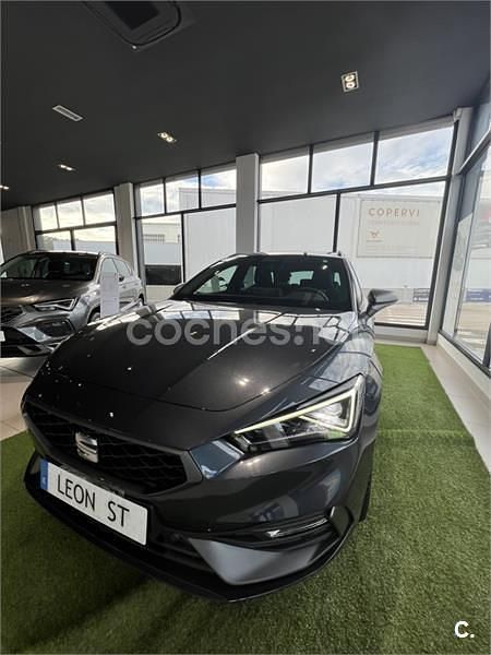 Gris / plata Nuevo 2025 Seat Leon FR Familiar | 24.500 € (Precio justo) - Imagen 1/4
