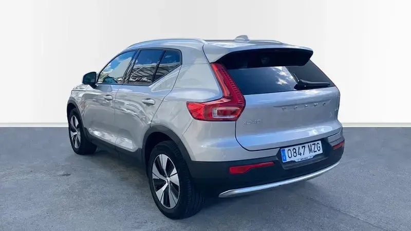 Usado Volvo XC40 Core 163 CV (119 kW) 2025 Gris / plata SUV