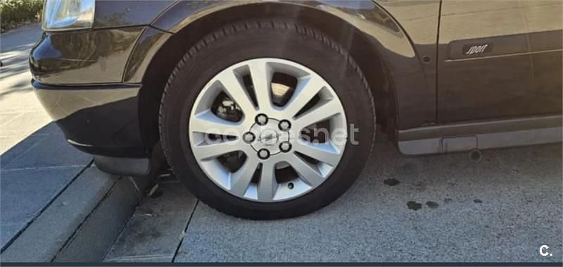 Usado Opel Astra Sport 147 CV (108 kW) 2001 Negro Berlina