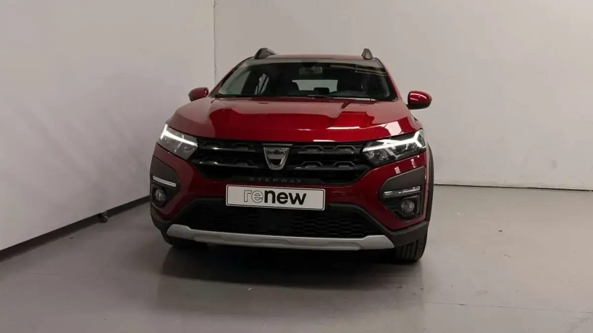 Usado Dacia Sandero Comfort 91 CV (66 kW) 2022 Rojo Utilitario