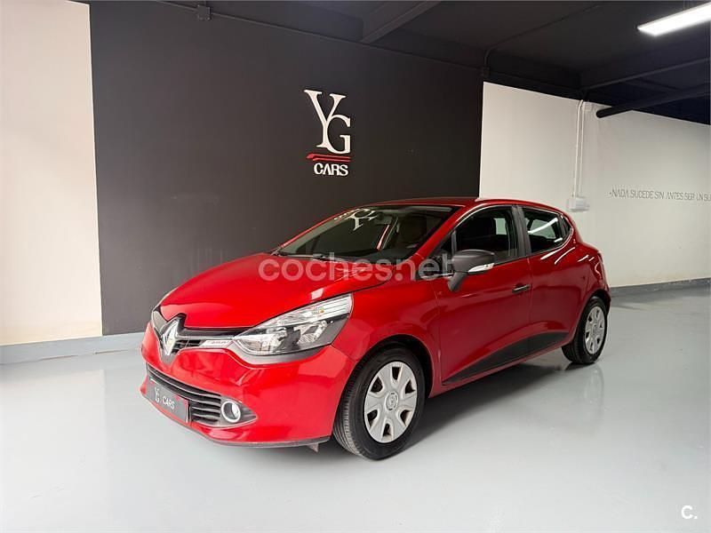 Usado Renault Clio IV Authentique 75 CV (55 kW) 2014 Rojo Berlina