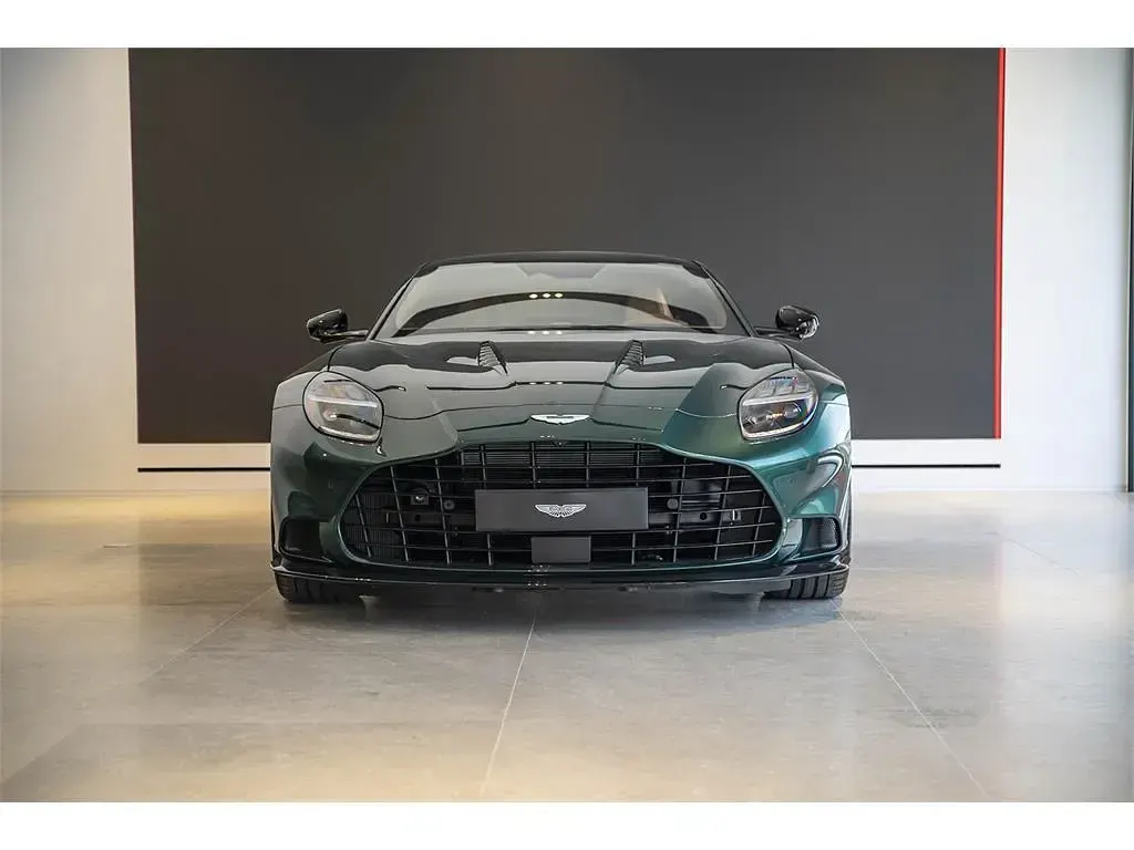 Nuevo Aston Martin Vanquish 835 CV (614 kW) 2025 Malachite green