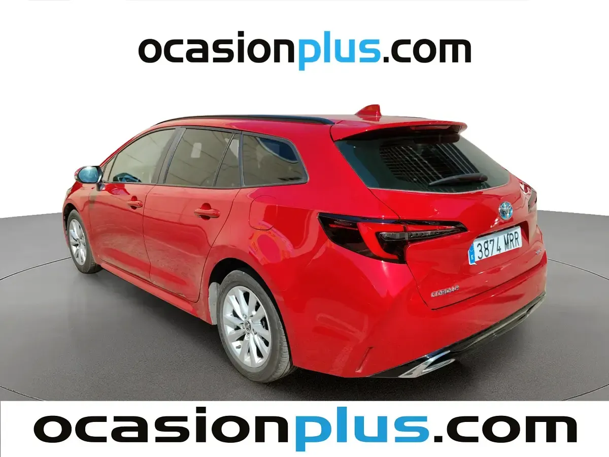 Usado Toyota Corolla Active 140 CV (102 kW) 2024 Rojo Monovolumen