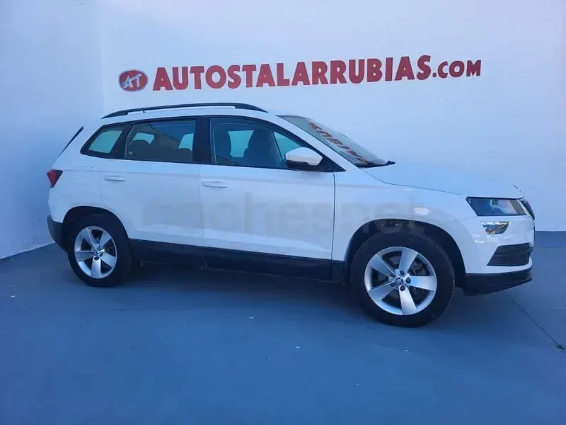 Usado Skoda Karoq Ambition 150 CV (110 kW) 2021 Blanco SUV