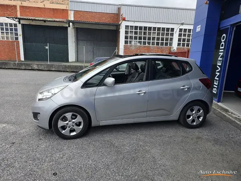 Usado Kia Venga 128 CV (94 kW) 2011 Gris / plata Utilitario