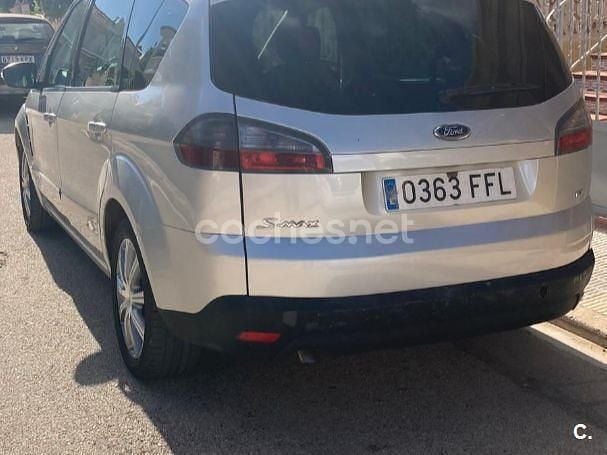 Usado Ford S-MAX Trend 140 CV (102 kW) 2006 Gris / plata Monovolumen