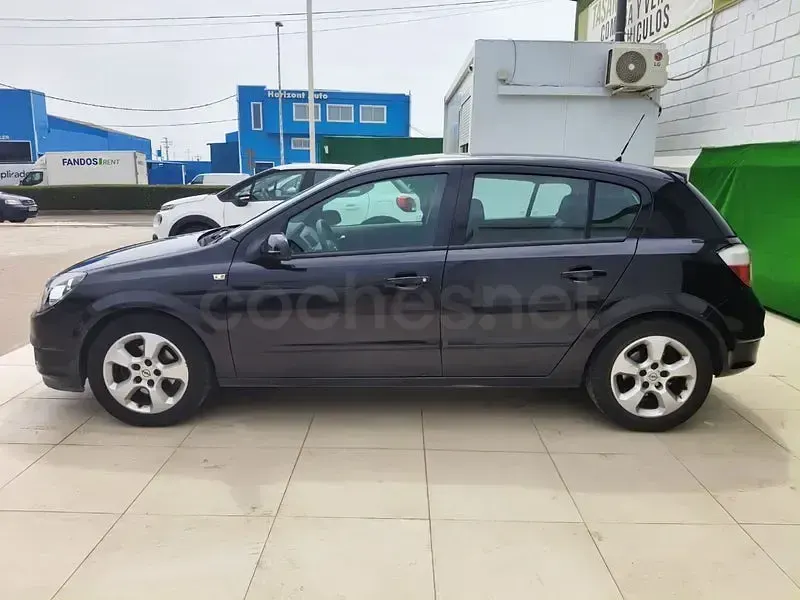 Usado Opel Astra Enjoy 90 CV (66 kW) 2005 Negro Berlina