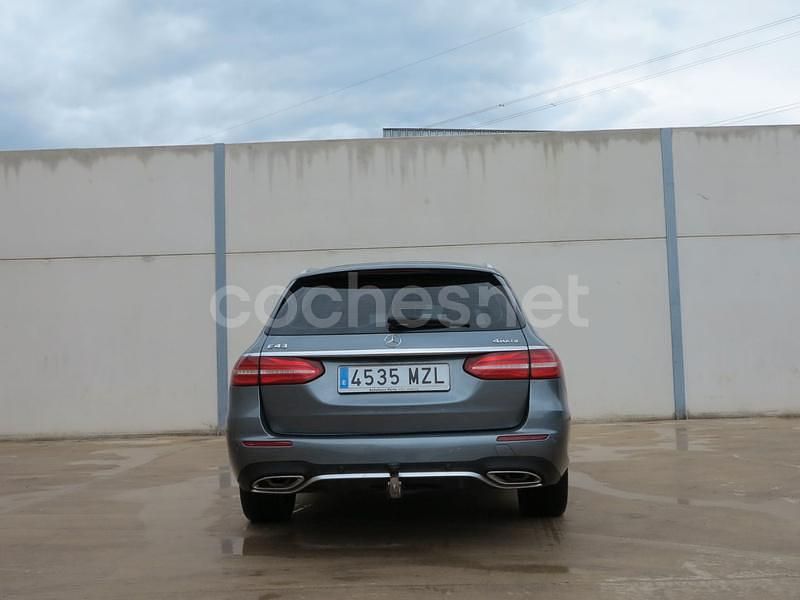 Usado Mercedes E450 367 CV (269 kW) 2018 Gris / plata Familiar