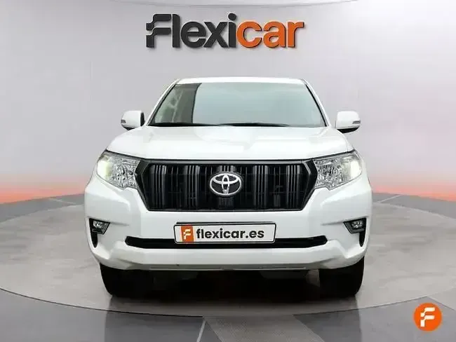 Begagnad Toyota Land Cruiser 204 HK (150 kW) 2023 Vit
