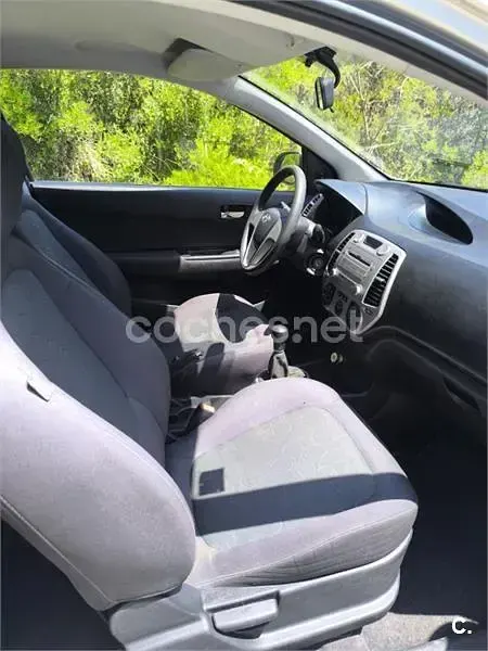 Usado Hyundai i20 Classic 78 CV (57 kW) 2011 Gris / plata Utilitario