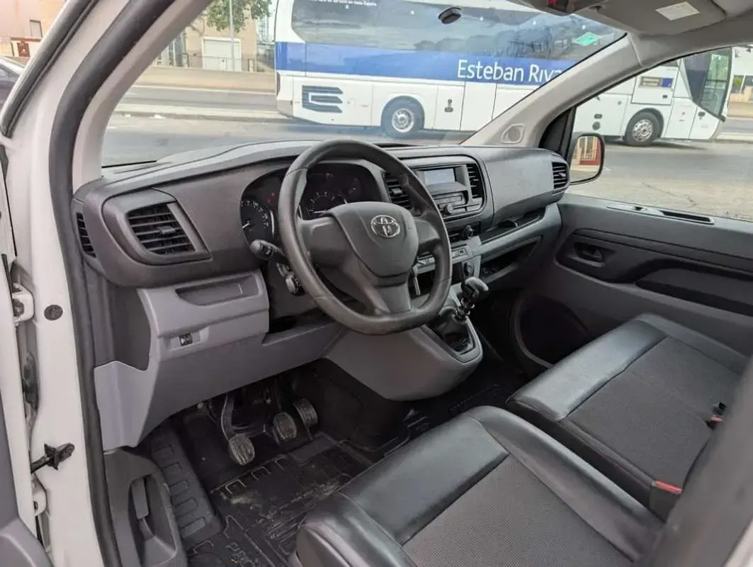 Usado Toyota Proace Business Edition 101 CV (74 kW) 2021 Blanco Monovolumen