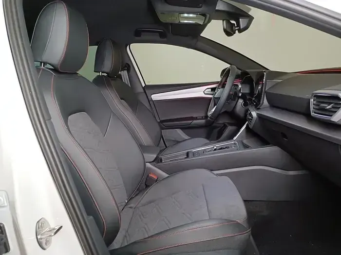 Usado Seat Leon FR 110 CV (80 kW) 2024 Blanco