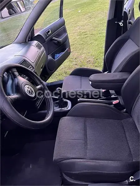 Usado VW Golf IV Conceptline 100 CV (73 kW) 2002 Negro Berlina