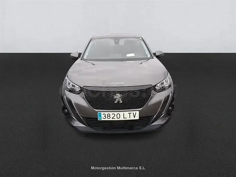 Usado Peugeot 2008 Active 110 CV (80 kW) 2021 Gris / plata SUV