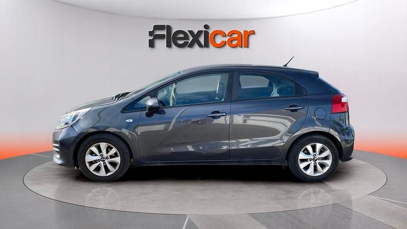 Usado Kia Rio 75 CV (55 kW) 2017 Gris Utilitario